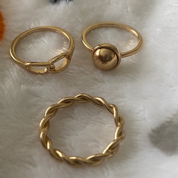 Elegant Gold Ring Set - Picture 1 of 4